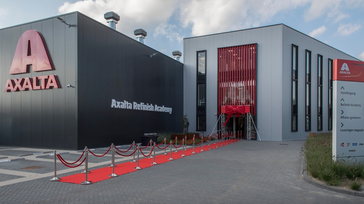 Axalta opens new ultramodern refinish facility in the Netherlands 