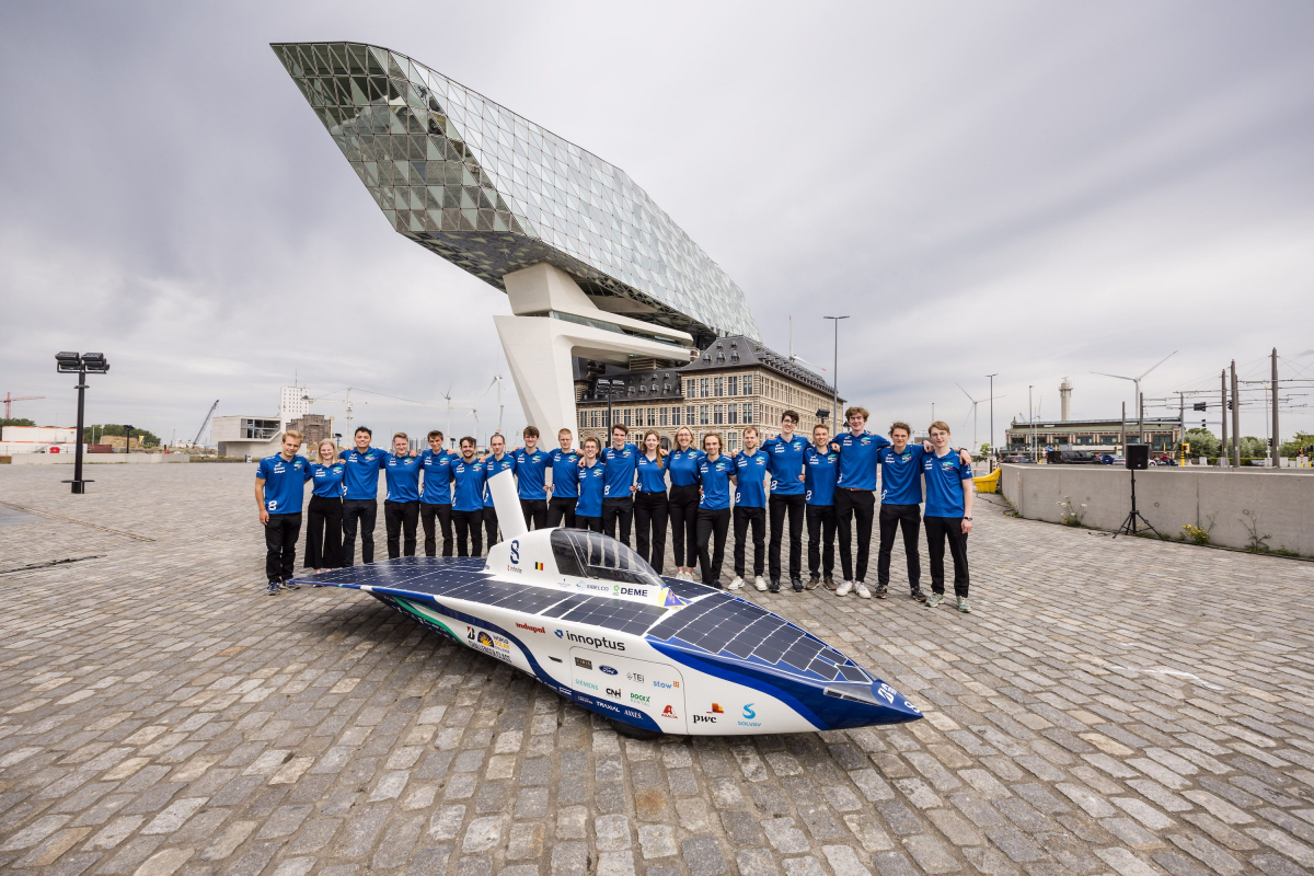 Axalta Innoptus Solar Car unveiling Team.