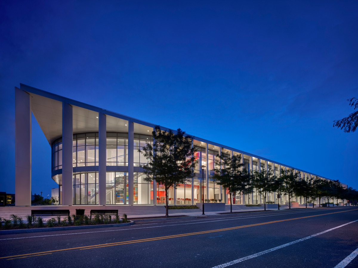 Axalta eröffnet weltweit größtes Forschungs- und Entwicklungszentrum für Lacke und Farbtöne im Gewerbegebiet Navy Yard im amerikanischen Philadelphia