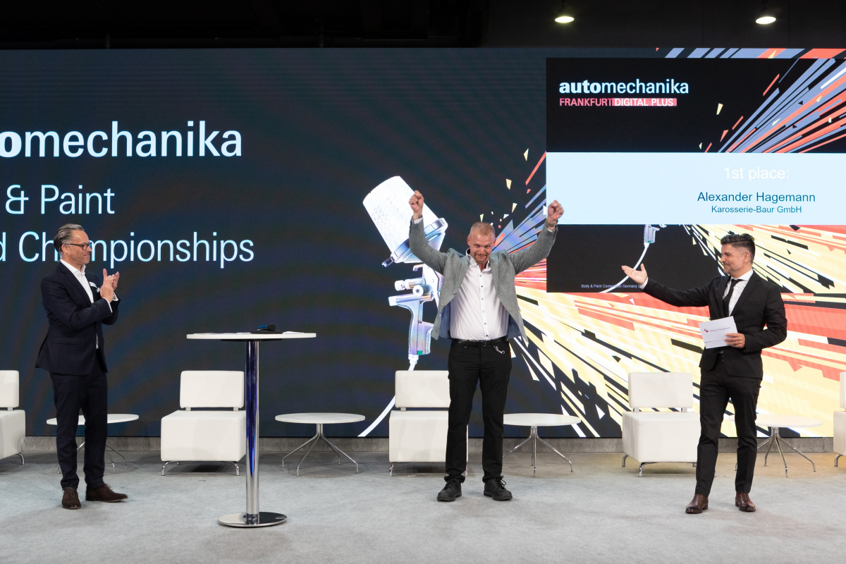 So sehen Sieger aus: Alexander Hagemann bei der Preisverleihung in Frankfurt